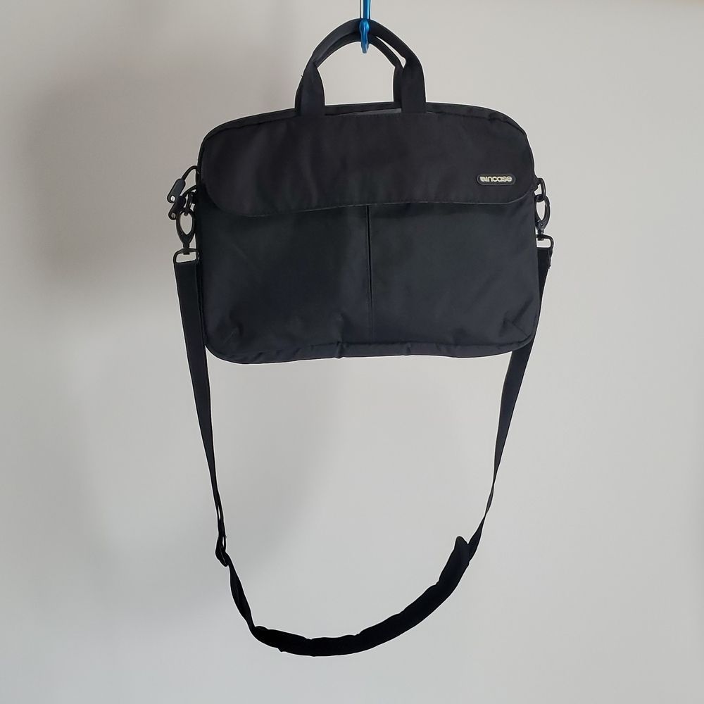 Incase unisex laptop bag lightweight adjustable black 14x11" shoulder bag